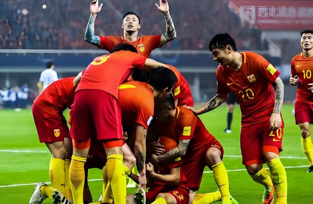 力压沙特门将奥韦斯，巴尔韦德当选FIFA全场最佳球员'>
                                        </a>
                                      </li> <li class='hiSlider-item td-dynamic-news-card'>
                                        <a href=